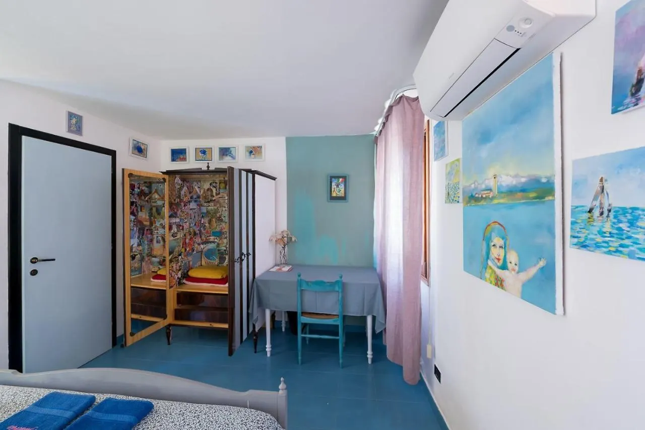 Night Galleria Holiday Home - Bed & Art In Burano - The Pink House 0*,  Italien