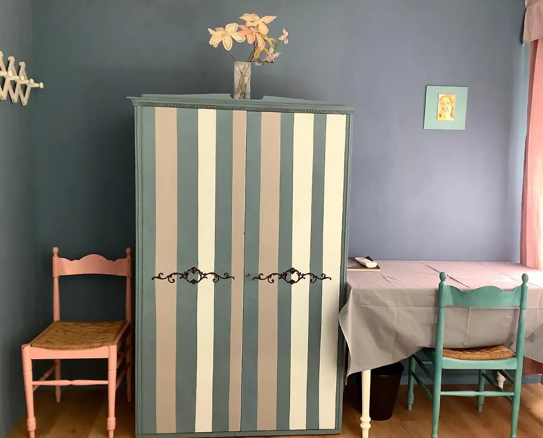Night Galleria Holiday Home - Bed & Art In Burano - The Pink House