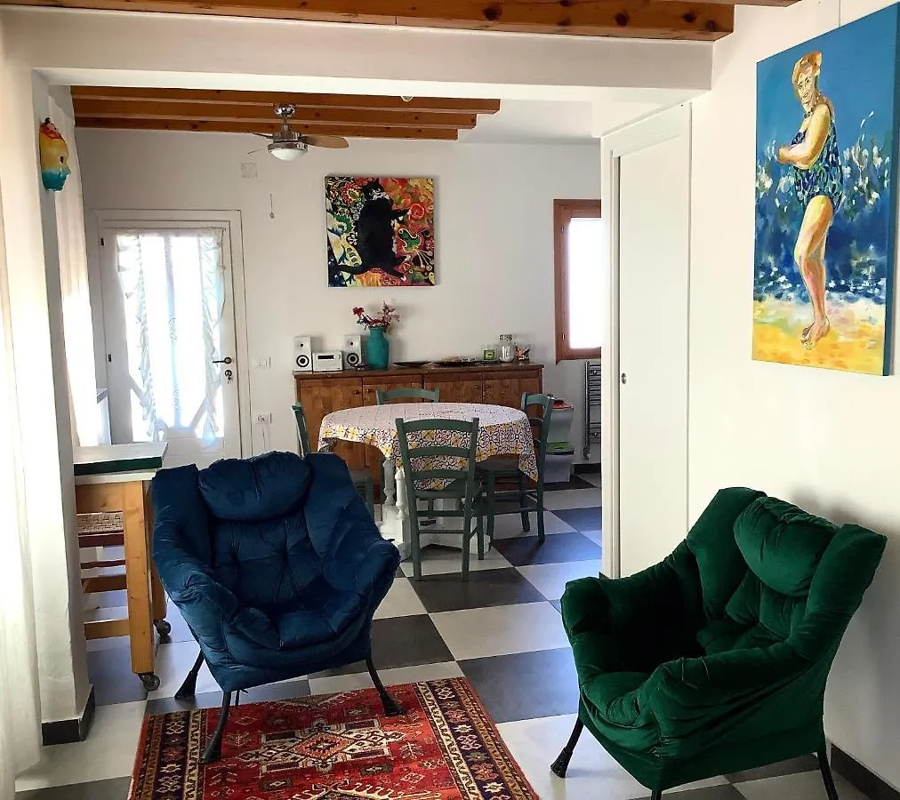 Night Galleria Holiday Home - Bed & Art In Burano - The Pink House Italien