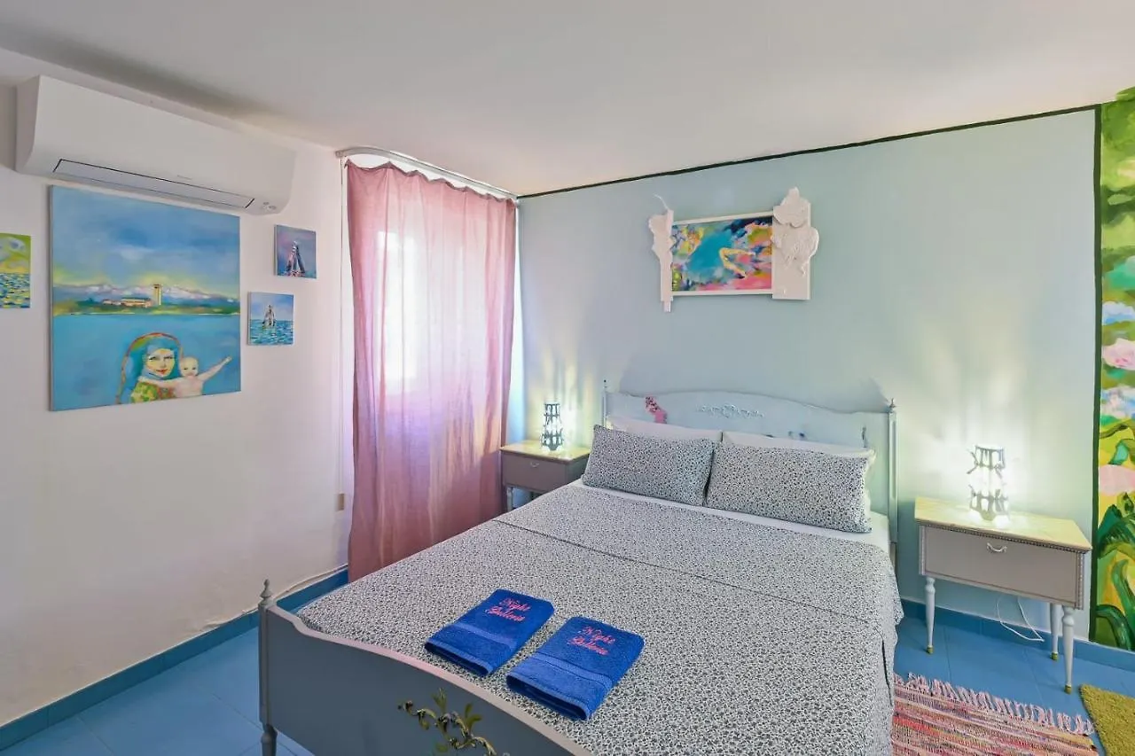 Night Galleria Holiday Home - Bed & Art In Burano - The Pink House 0*,