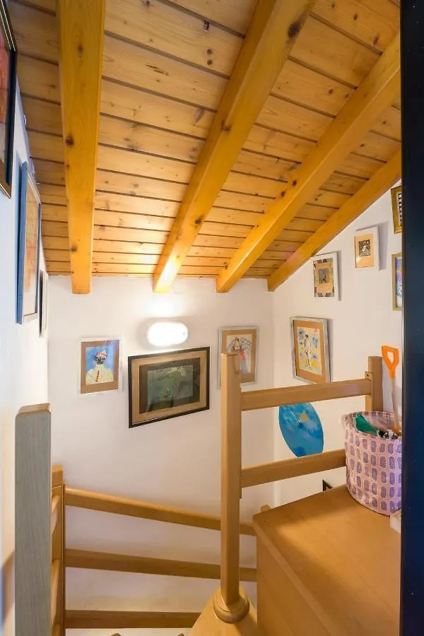 Night Galleria Holiday Home - Bed & Art In Burano - The Pink House 0*,