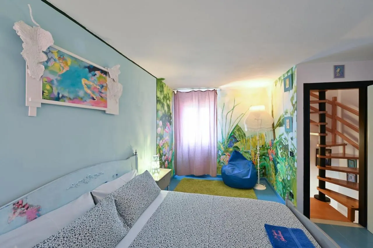 Night Galleria Holiday Home - Bed & Art In Burano - The Pink House