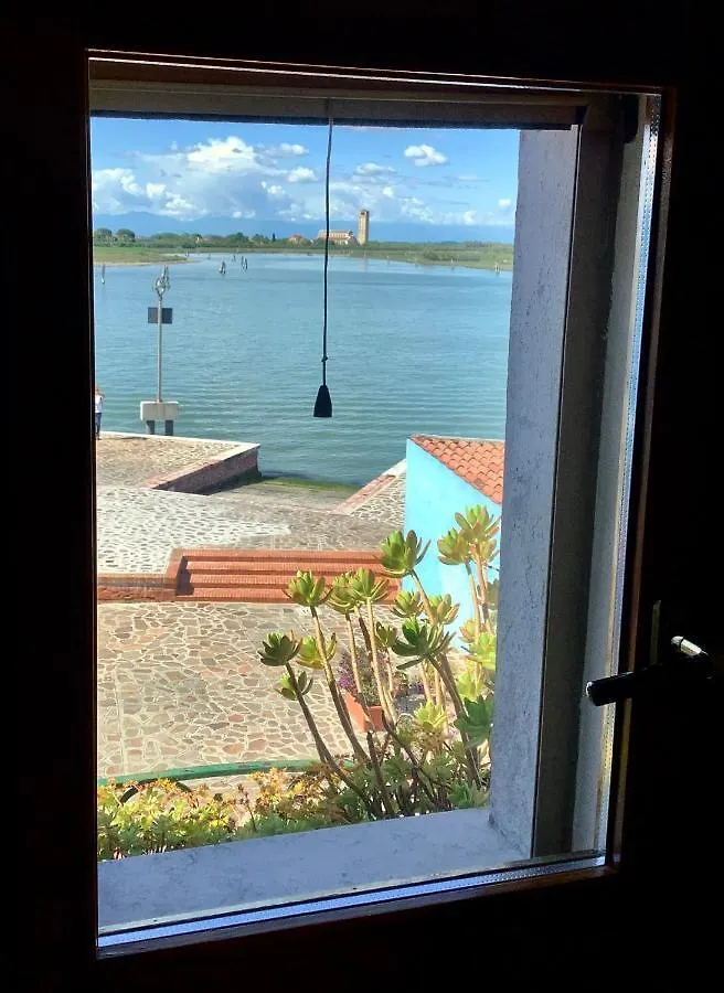 Night Galleria Holiday Home - Bed & Art In Burano - The Pink House 0*,  Italien