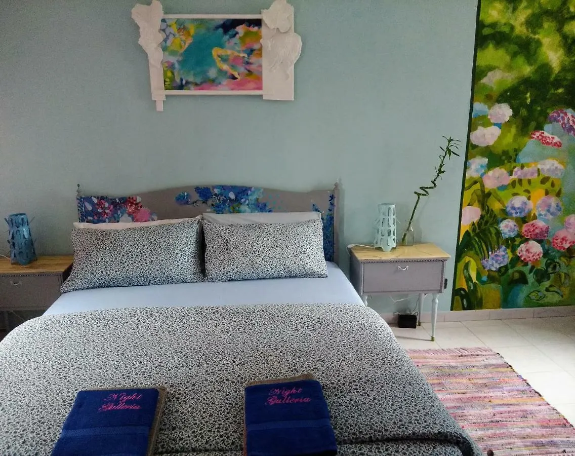 Night Galleria Holiday Home - Bed & Art In Burano - The Pink House Italien